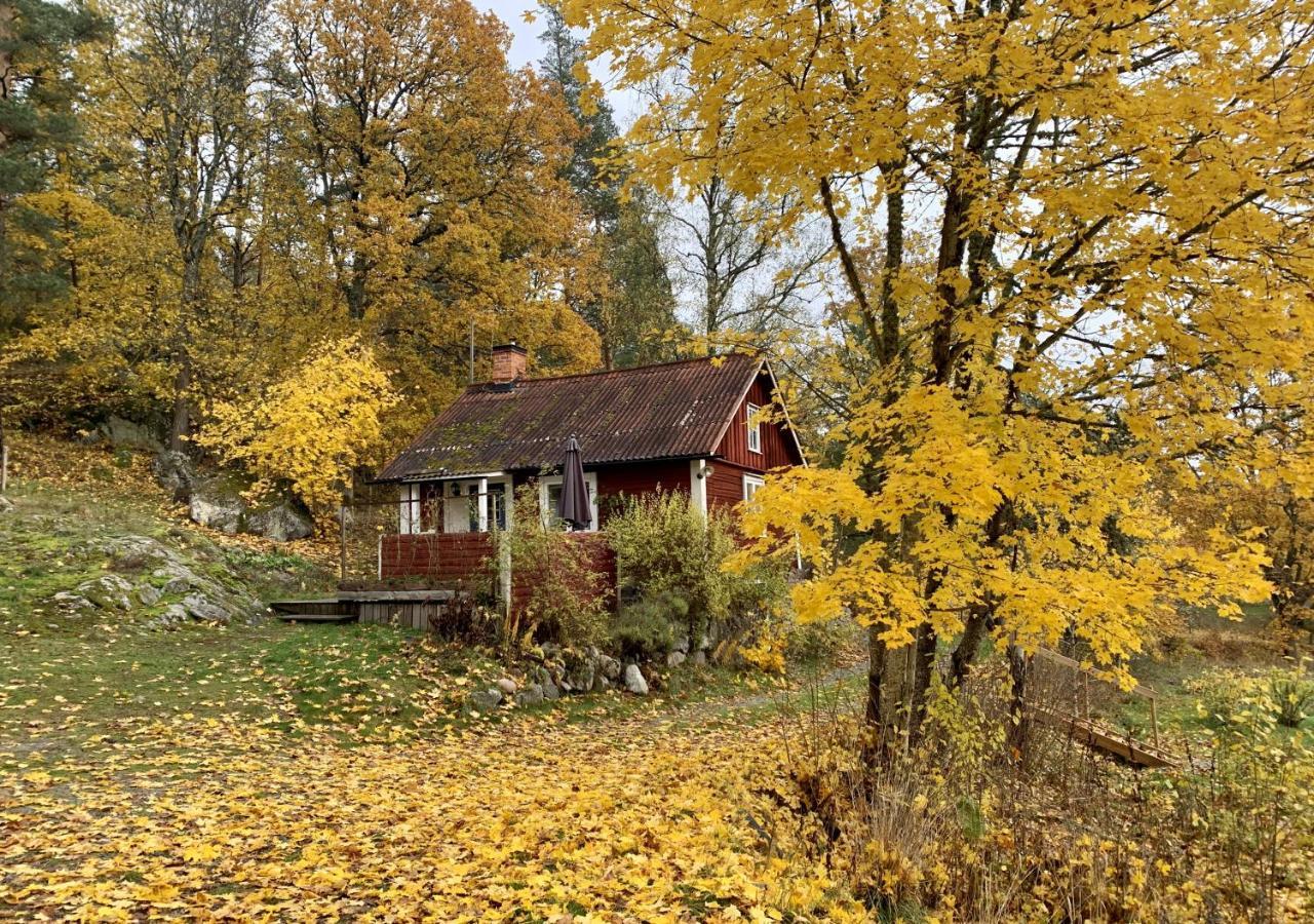 18Th Century Farm Cottage Valdemarsvik Bagian luar foto
