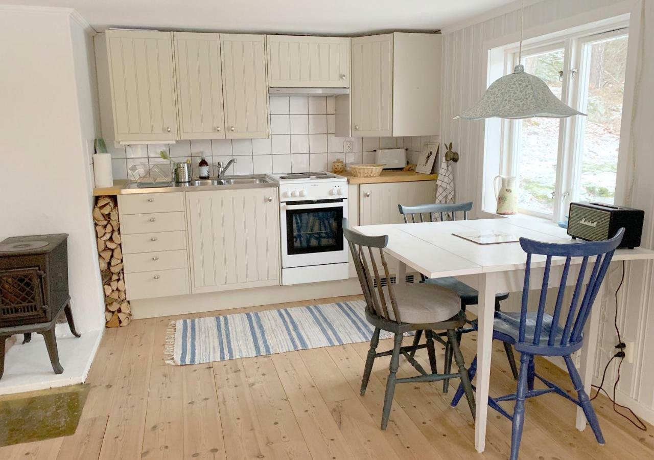 18Th Century Farm Cottage Valdemarsvik Bagian luar foto